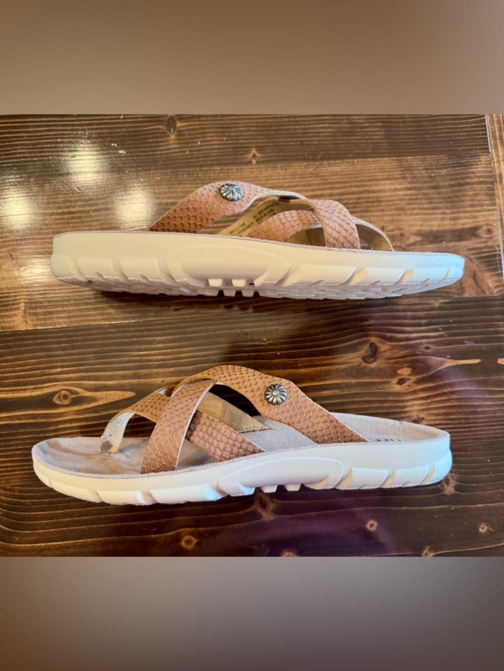 Cliffs by WHITE MOUNTAIN “Banksy”Tan Crisscross Comfort Sandals Size 10